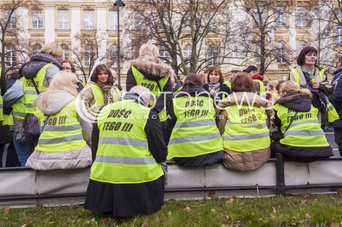  23.11.2013 WARSZAWA OGOLNOPOLSKI STRAJK NAUCZYCIELI N/Z STRAJKUJACY NAUCZYCIELE KPRM  