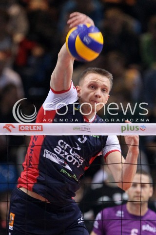  27.11.2013 RZESZOW <br />SIATKOWKA PLUS LIGA 2013/2014 MEN VOLLEYBALL POLAND POLISH PLUSLIGA LEAGUE SEASON 2013/2014 <br />MECZ ASSECO RESOVIA RZESZOW - ZAKSA KEDZIERZYN KOZLE <br />N/Z LUKASZ WISNIEWSKI SYLWETKA<br /> 