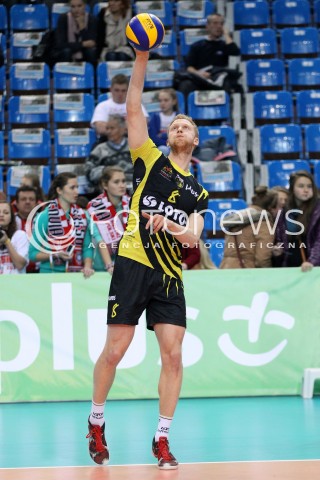  30.11.2013 RZESZOW <br />SIATKOWKA PLUS LIGA 2013/2014 MEN VOLLEYBALL POLAND POLISH PLUSLIGA LEAGUE SEASON 2013/2014 <br />MECZ ASSECO RESOVIA RZESZOW - LOTOS TREFL GDANSK<br />N/Z JAKUB JAROSZ SYLWETKA<br /> 