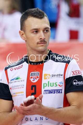  30.11.2013 RZESZOW <br />SIATKOWKA PLUS LIGA 2013/2014 MEN VOLLEYBALL POLAND POLISH PLUSLIGA LEAGUE SEASON 2013/2014 <br />MECZ ASSECO RESOVIA RZESZOW - LOTOS TREFL GDANSK<br />N/Z PAUL LOTMAN GLOWKA PORTRET SYLWETKA AKCJA MOVEMENT WASY<br /> 