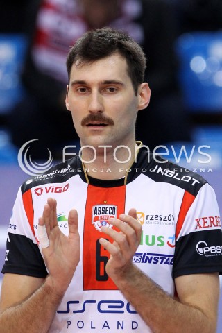  30.11.2013 RZESZOW <br />SIATKOWKA PLUS LIGA 2013/2014 MEN VOLLEYBALL POLAND POLISH PLUSLIGA LEAGUE SEASON 2013/2014 <br />MECZ ASSECO RESOVIA RZESZOW - LOTOS TREFL GDANSK<br />N/Z GRZEGORZ KOSOK GLOWKA PORTRET SYLWETKA AKCJA MOVEMENT WASY<br /> 