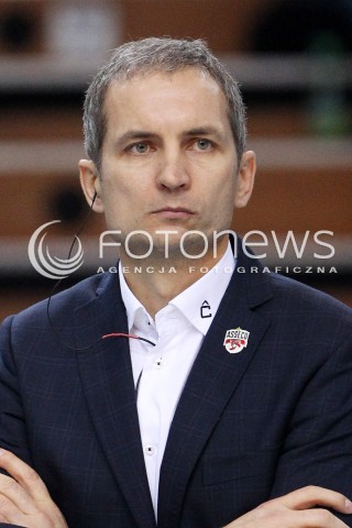  30.11.2013 RZESZOW <br />SIATKOWKA PLUS LIGA 2013/2014 MEN VOLLEYBALL POLAND POLISH PLUSLIGA LEAGUE SEASON 2013/2014 <br />MECZ ASSECO RESOVIA RZESZOW - LOTOS TREFL GDANSK<br />N/Z ANDRZEJ KOWAL ( TRENER ) SYLWETKA GLOWKA<br /> 