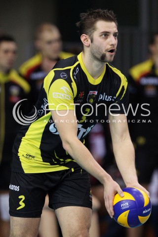  30.11.2013 RZESZOW <br />SIATKOWKA PLUS LIGA 2013/2014 MEN VOLLEYBALL POLAND POLISH PLUSLIGA LEAGUE SEASON 2013/2014 <br />MECZ ASSECO RESOVIA RZESZOW - LOTOS TREFL GDANSK<br />N/Z GRZEGORZ LOMACZ SYLWETKA<br /> 