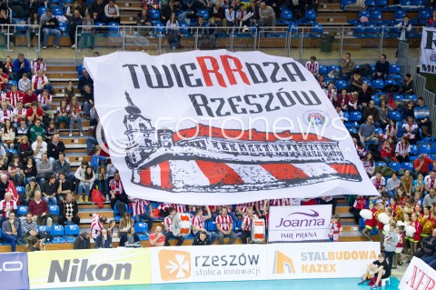  30.11.2013 RZESZOW <br />SIATKOWKA PLUS LIGA 2013/2014 MEN VOLLEYBALL POLAND POLISH PLUSLIGA LEAGUE SEASON 2013/2014 <br />MECZ ASSECO RESOVIA RZESZOW - LOTOS TREFL GDANSK<br />N/Z HALA PODPROMIE WIDOK VIEW TRYBUNY KIBICE TWIERDZA RZESZOW DOPING BANER TRANSPARENT KLUB KIBICA<br /> 