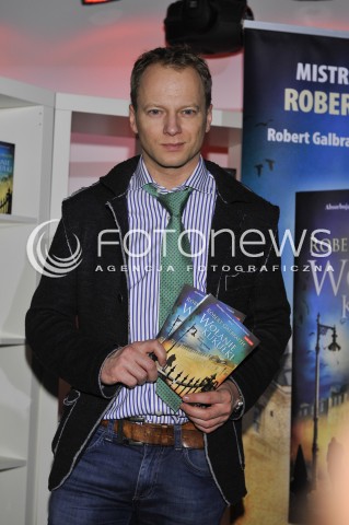  03.12.2013 WARSZAWA EMPIK<br />PROMOCJA KSIAZKI WOLANIE KUKULKI  W WARSZAWIE<br />N/Z MACIEJ STUHR <br /> 