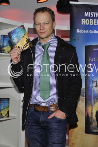  03.12.2013 WARSZAWA EMPIK<br />PROMOCJA KSIAZKI WOLANIE KUKULKI  W WARSZAWIE<br />N/Z MACIEJ STUHR <br /> 