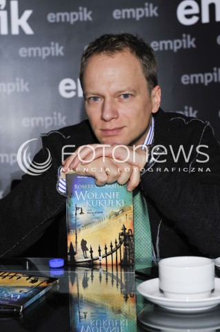  03.12.2013 WARSZAWA EMPIK<br />PROMOCJA KSIAZKI WOLANIE KUKULKI  W WARSZAWIE<br />N/Z MACIEJ STUHR <br /> 