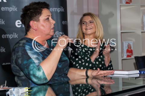  10.12.2013 WARSZAWA  EMPIK<br />SPOTKANIE Z MALGORZATA TUSK<br />N/Z DOROTA WELLMAN MALGORZATA TUSK<br /> 