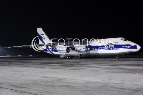  11.12.2013 JASIONKA<br />PRZYLOT SAMOLOTU TRANSPORTOWEGO ANTONOV AN-124 NA LOTNISKO RZESZOW JASIONKA. TO JEDEN Z NAJWIEKSZYCH NA SWIECIE SAMOLOTOW TRANSPORTOWYCH. MAKSYMALNA MASA DO STARTU TO BLISKO 400 TON.<br />N/Z SAMOLOT ANTONOV AN-124 RUSLAN<br /> 