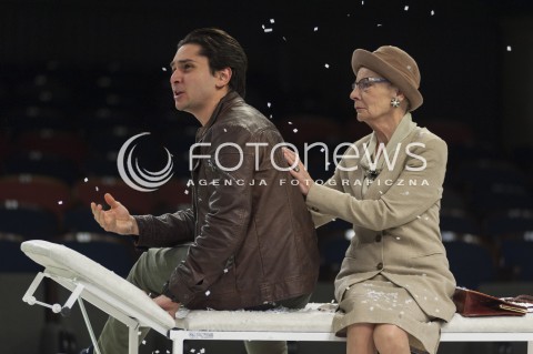  11.12.2013 WARSZAWA <br />SPEKTAKL PRZEDSTAWIENIE SWIATECZNE W TEATRZE OCH TEATR<br />N/Z OTAR SARALIDZE  ALEKSANDRA GORSKA<br /> 