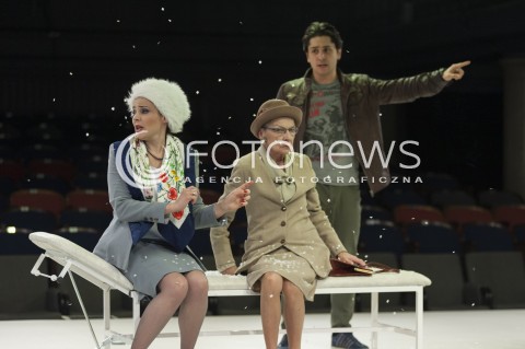  11.12.2013 WARSZAWA <br />SPEKTAKL PRZEDSTAWIENIE SWIATECZNE W TEATRZE OCH TEATR<br />N/Z BOZENA STACHURA ALEKSANDRA GORSKA OTAR SARALIDZE<br /> 