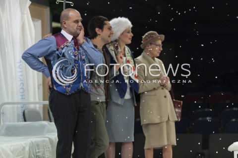  11.12.2013 WARSZAWA <br />SPEKTAKL PRZEDSTAWIENIE SWIATECZNE W TEATRZE OCH TEATR<br />N/Z CEZARY ZAK OTAR SARALIDZE BOZENA STACHURA ALEKSANDRA GORSKA<br /> 