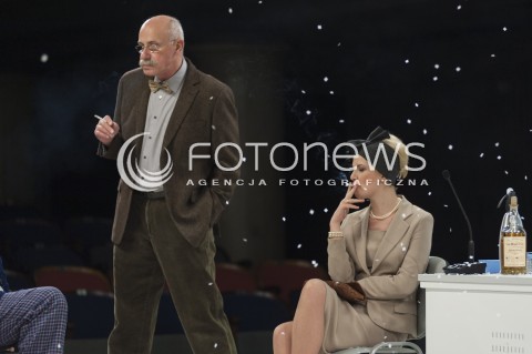  11.12.2013 WARSZAWA <br />SPEKTAKL PRZEDSTAWIENIE SWIATECZNE W TEATRZE OCH TEATR<br />N/Z PIOTR MACHALICA ANETA TODORCZUK PERCHUC<br /> 