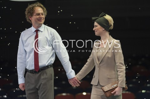  11.12.2013 WARSZAWA <br />SPEKTAKL PRZEDSTAWIENIE SWIATECZNE W TEATRZE OCH TEATR<br />N/Z MARCIN PERKUC  ANETA TODORCZUK PERCHUC<br /> 