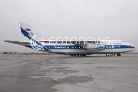  11.12.2013 JASIONKA<br />PRZYLOT SAMOLOTU TRANSPORTOWEGO ANTONOV AN-124 NA LOTNISKO RZESZOW JASIONKA. TO JEDEN Z NAJWIEKSZYCH NA SWIECIE SAMOLOTOW TRANSPORTOWYCH. MAKSYMALNA MASA DO STARTU TO BLISKO 400 TON.<br />N/Z SAMOLOT ANTONOV AN-124 RUSLAN<br /> 