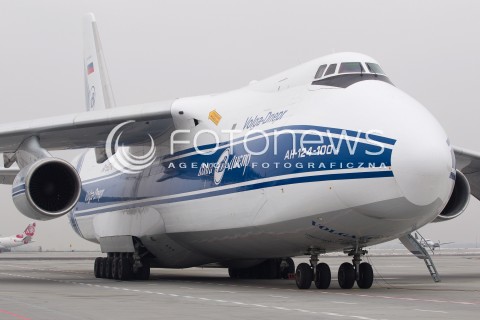  11.12.2013 JASIONKA<br />PRZYLOT SAMOLOTU TRANSPORTOWEGO ANTONOV AN-124 NA LOTNISKO RZESZOW JASIONKA. TO JEDEN Z NAJWIEKSZYCH NA SWIECIE SAMOLOTOW TRANSPORTOWYCH. MAKSYMALNA MASA DO STARTU TO BLISKO 400 TON.<br />N/Z SAMOLOT ANTONOV AN-124 RUSLAN<br /> 