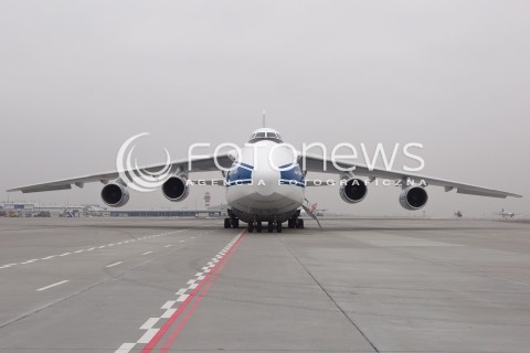  11.12.2013 JASIONKA<br />PRZYLOT SAMOLOTU TRANSPORTOWEGO ANTONOV AN-124 NA LOTNISKO RZESZOW JASIONKA. TO JEDEN Z NAJWIEKSZYCH NA SWIECIE SAMOLOTOW TRANSPORTOWYCH. MAKSYMALNA MASA DO STARTU TO BLISKO 400 TON.<br />N/Z SAMOLOT ANTONOV AN-124 RUSLAN<br /> 