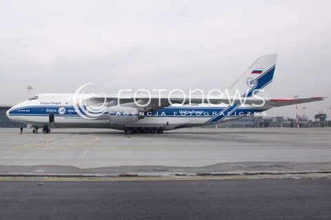  11.12.2013 JASIONKA<br />PRZYLOT SAMOLOTU TRANSPORTOWEGO ANTONOV AN-124 NA LOTNISKO RZESZOW JASIONKA. TO JEDEN Z NAJWIEKSZYCH NA SWIECIE SAMOLOTOW TRANSPORTOWYCH. MAKSYMALNA MASA DO STARTU TO BLISKO 400 TON.<br />N/Z SAMOLOT ANTONOV AN-124 RUSLAN<br /> 