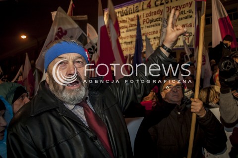  13.12.2013 WARSZAWA TRZECI MARSZ WOLNOSCI SOLIDARNOSCI I NIEPODLEGLOSCI Z UDZIALEM PREZESA PIS JAROSLAWA KACZYNSKIEGO N/Z UCZESTNICY  