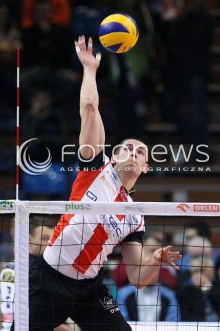  15.12.2013 RZESZOW <br />SIATKOWKA PLUS LIGA 2013/2014 MEN VOLLEYBALL POLAND POLISH PLUSLIGA LEAGUE SEASON 2013/2014 <br />MECZ ASSECO RESOVIA RZESZOW - INDYKPOL AZS OLSZTYN<br />N/Z DAWID KONARSKI SYLWETKA ATAK<br /> 