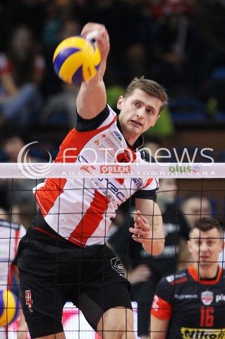  15.12.2013 RZESZOW <br />SIATKOWKA PLUS LIGA 2013/2014 MEN VOLLEYBALL POLAND POLISH PLUSLIGA LEAGUE SEASON 2013/2014 <br />MECZ ASSECO RESOVIA RZESZOW - INDYKPOL AZS OLSZTYN<br />N/Z PIOTR NOWAKOWSKI SYLWETKA ATAK<br /> 