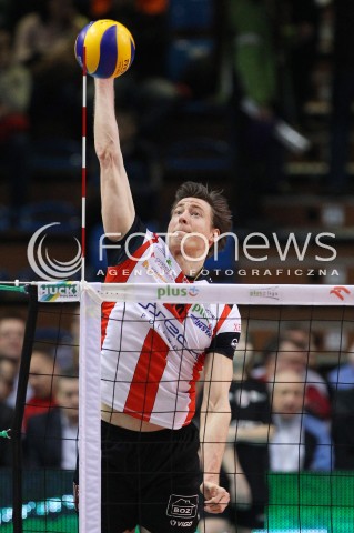  15.12.2013 RZESZOW <br />SIATKOWKA PLUS LIGA 2013/2014 MEN VOLLEYBALL POLAND POLISH PLUSLIGA LEAGUE SEASON 2013/2014 <br />MECZ ASSECO RESOVIA RZESZOW - INDYKPOL AZS OLSZTYN<br />N/Z JOCHEN SCHOPS SYLWETKA ATAK<br /> 