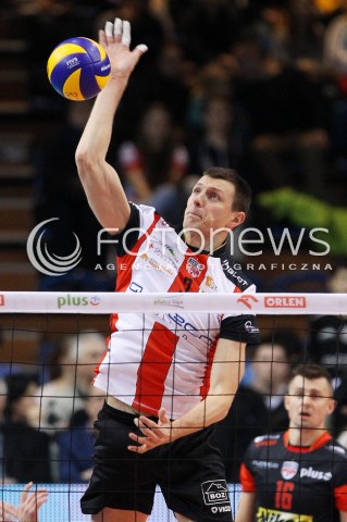  15.12.2013 RZESZOW <br />SIATKOWKA PLUS LIGA 2013/2014 MEN VOLLEYBALL POLAND POLISH PLUSLIGA LEAGUE SEASON 2013/2014 <br />MECZ ASSECO RESOVIA RZESZOW - INDYKPOL AZS OLSZTYN<br />N/Z WOJCIECH GRZYB SYLWETKA ATAK<br /> 