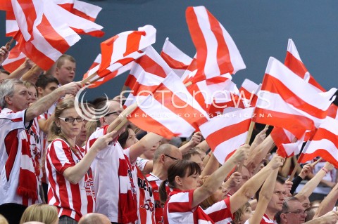  15.12.2013 RZESZOW <br />SIATKOWKA PLUS LIGA 2013/2014 MEN VOLLEYBALL POLAND POLISH PLUSLIGA LEAGUE SEASON 2013/2014 <br />MECZ ASSECO RESOVIA RZESZOW - INDYKPOL AZS OLSZTYN<br />N/Z KIBICE DOPING OPRAWA FLAGI PASIAKI KIBIC FLAGA<br /> 