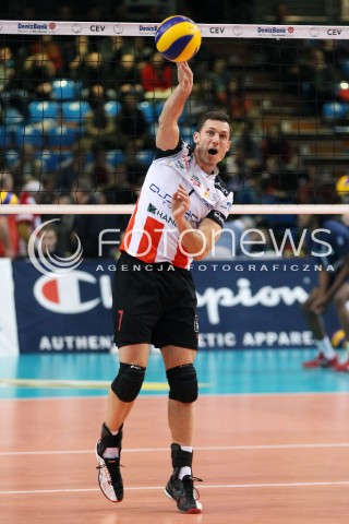 18.12.2013 RZESZOW POLAND <br />SIATKOWKA LIGA MISTRZOW MEN CEV VOLLEYBALL CHAMPIONS LEAGUE 2013 MATCH <br />ASSECO RESOVIA - PARIS VOLLEY <br />N/Z ALEH ACHREM OLIEG AKHREM SYLWETKA <br /> 