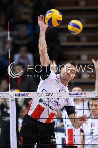  18.12.2013 RZESZOW POLAND <br />SIATKOWKA LIGA MISTRZOW MEN CEV VOLLEYBALL CHAMPIONS LEAGUE 2013 MATCH <br />ASSECO RESOVIA - PARIS VOLLEY <br />N/Z PETER VERES SYLWETKA ATAK <br /> 