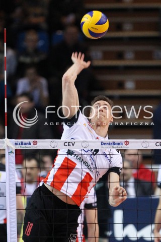  18.12.2013 RZESZOW POLAND <br />SIATKOWKA LIGA MISTRZOW MEN CEV VOLLEYBALL CHAMPIONS LEAGUE 2013 MATCH <br />ASSECO RESOVIA - PARIS VOLLEY <br />N/Z JOCHEN SCHOPS SYLWETKA ATAK <br /> 