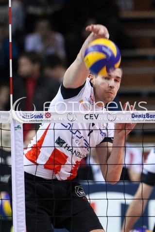  18.12.2013 RZESZOW POLAND <br />SIATKOWKA LIGA MISTRZOW MEN CEV VOLLEYBALL CHAMPIONS LEAGUE 2013 MATCH <br />ASSECO RESOVIA - PARIS VOLLEY <br />N/Z DAWID KONARSKI SYLWETKA ATAK <br /> 