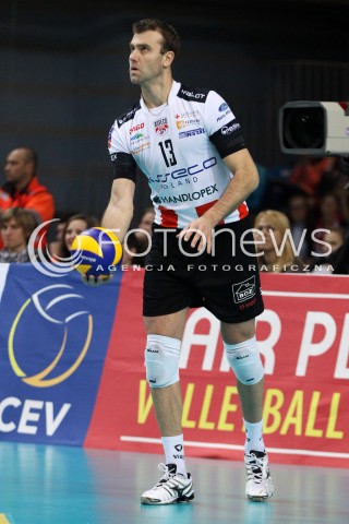  18.12.2013 RZESZOW POLAND <br />SIATKOWKA LIGA MISTRZOW MEN CEV VOLLEYBALL CHAMPIONS LEAGUE 2013 MATCH <br />ASSECO RESOVIA - PARIS VOLLEY <br />N/Z PETER VERES SYLWETKA <br /> 