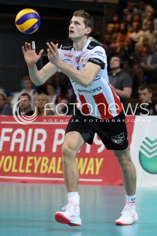  18.12.2013 RZESZOW POLAND <br />SIATKOWKA LIGA MISTRZOW MEN CEV VOLLEYBALL CHAMPIONS LEAGUE 2013 MATCH <br />ASSECO RESOVIA - PARIS VOLLEY <br />N/Z PIOTR NOWAKOWSKI SYLWETKA <br /> 