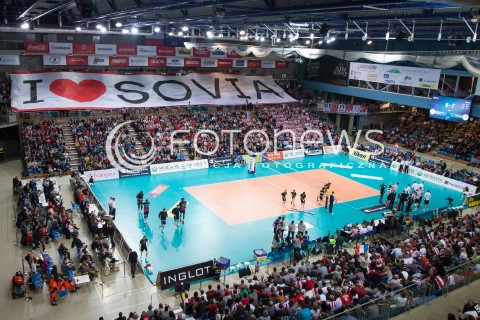  18.12.2013 RZESZOW POLAND <br />SIATKOWKA LIGA MISTRZOW MEN CEV VOLLEYBALL CHAMPIONS LEAGUE 2013 MATCH <br />ASSECO RESOVIA - PARIS VOLLEY <br />N/Z BANER TRANSPARENT SEKTOROWKA KIBICE DOPING HALA PODPROMIE WIDOK VIEW TRYBUNY I LOVE SOVIA<br /> 