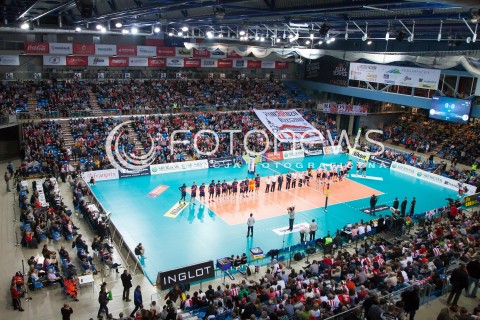  18.12.2013 RZESZOW POLAND <br />SIATKOWKA LIGA MISTRZOW MEN CEV VOLLEYBALL CHAMPIONS LEAGUE 2013 MATCH <br />ASSECO RESOVIA - PARIS VOLLEY <br />N/Z BANER TRANSPARENT SEKTOROWKA KIBICE DOPING HALA PODPROMIE WIDOK VIEW TRYBUNY TWIERDZA TWIERRDZA RZESZOW<br /> 