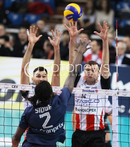  18.12.2013 RZESZOW POLAND <br />SIATKOWKA LIGA MISTRZOW MEN CEV VOLLEYBALL CHAMPIONS LEAGUE 2013 MATCH <br />ASSECO RESOVIA - PARIS VOLLEY <br />N/Z PETER VERES GRZEGORZ KOSOK MORY SIDIBE <br /> 