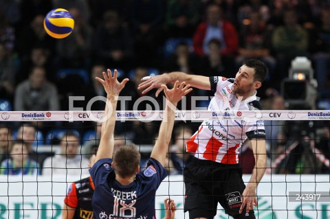 18.12.2013 RZESZOW POLAND <br />SIATKOWKA LIGA MISTRZOW MEN CEV VOLLEYBALL CHAMPIONS LEAGUE 2013 MATCH <br />ASSECO RESOVIA - PARIS VOLLEY <br />N/Z GRZEGORZ KOSOK ARDO KREEK <br /> 