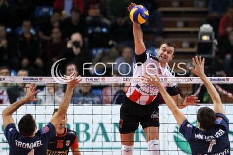  18.12.2013 RZESZOW POLAND <br />SIATKOWKA LIGA MISTRZOW MEN CEV VOLLEYBALL CHAMPIONS LEAGUE 2013 MATCH <br />ASSECO RESOVIA - PARIS VOLLEY <br />N/Z PETER VERES DENNIS VAN DER VEEN JEROEN TROMMEL <br /> 