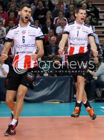  18.12.2013 RZESZOW POLAND <br />SIATKOWKA LIGA MISTRZOW MEN CEV VOLLEYBALL CHAMPIONS LEAGUE 2013 MATCH <br />ASSECO RESOVIA - PARIS VOLLEY <br />N/Z DAWID KONARSKI GRZEGORZ KOSOK RADOSC EMOCJE  SYLWETKA <br /> 