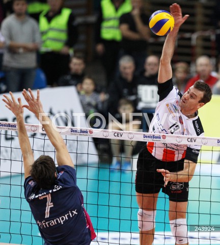  18.12.2013 RZESZOW POLAND <br />SIATKOWKA LIGA MISTRZOW MEN CEV VOLLEYBALL CHAMPIONS LEAGUE 2013 MATCH <br />ASSECO RESOVIA - PARIS VOLLEY <br />N/Z PETER VERES DENNIS VAN DER VEEN <br /> 