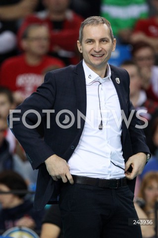  18.12.2013 RZESZOW POLAND <br />SIATKOWKA LIGA MISTRZOW MEN CEV VOLLEYBALL CHAMPIONS LEAGUE 2013 MATCH <br />ASSECO RESOVIA - PARIS VOLLEY <br />N/Z ANDRZEJ KOWAL TRENER ( HEAD COACH ) RADOSC EMOCJE SYLWETKA <br /> 