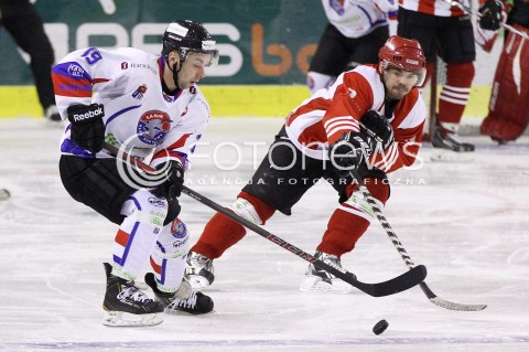  29.12.2013 SANOK <br />HOKEJ NA LODZIE<br />FINAL PUCHARU POLSKI<br />MECZ CIARKO PBS BANK SANOK - COMARCH CRACOVIA <br />N/Z KRZYSZTOF ZAPALA DAMIAN SLABON <br /> 