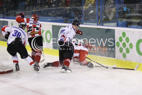  29.12.2013 SANOK <br />HOKEJ NA LODZIE<br />FINAL PUCHARU POLSKI<br />MECZ CIARKO PBS BANK SANOK - COMARCH CRACOVIA <br />N/Z PETR DVORAK HUBERT DEMKOWICZ NICOLAS BESCH MAREK KALUS <br /> 