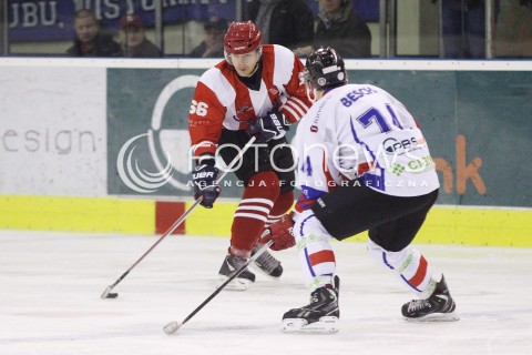  29.12.2013 SANOK <br />HOKEJ NA LODZIE<br />FINAL PUCHARU POLSKI<br />MECZ CIARKO PBS BANK SANOK - COMARCH CRACOVIA <br />N/Z TOMASZ KOZLOWSKI NICOLAS BESCH <br /> 