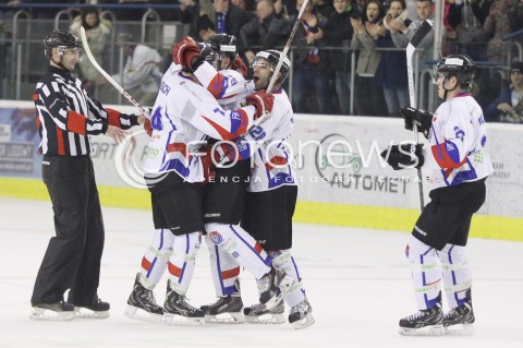  29.12.2013 SANOK <br />HOKEJ NA LODZIE<br />FINAL PUCHARU POLSKI<br />MECZ CIARKO PBS BANK SANOK - COMARCH CRACOVIA <br />N/Z SAMSON MAHBOD NICOLAS BESCH SAMSON MAHBOD RADOSC BRAMKA GOL (NA 2:2)<br /> 