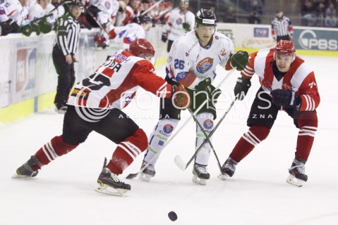  29.12.2013 SANOK <br />HOKEJ NA LODZIE<br />FINAL PUCHARU POLSKI<br />MECZ CIARKO PBS BANK SANOK - COMARCH CRACOVIA <br />N/Z ANTHONY AQUINO PATRYK WAJDA MAREK KALUS <br /> 