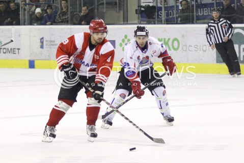  29.12.2013 SANOK <br />HOKEJ NA LODZIE<br />FINAL PUCHARU POLSKI<br />MECZ CIARKO PBS BANK SANOK - COMARCH CRACOVIA <br />N/Z SAMSON MAHBOD DAMIAN SLABON <br /> 