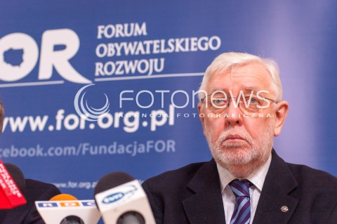  30.12.2013 WARSZAWA KONFERENCJA PRASOWA FOR Z UDZIALEM PROFESORA LESZKA BALCEROWICZA N/Z BYLY PREZES TRYBUNALU KONSTYTUCYJNEGO JERZY STEPIEN  