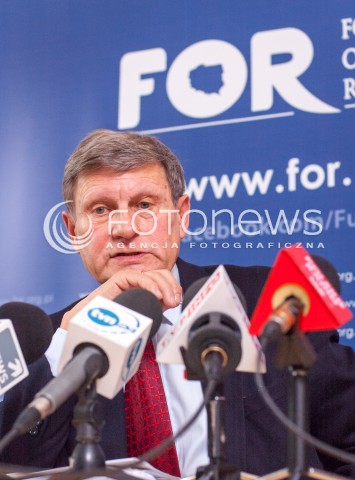  30.12.2013 WARSZAWA KONFERENCJA PRASOWA FOR Z UDZIALEM PROFESORA LESZKA BALCEROWICZA N/Z PROFESOR LESZEK BALCEROWICZ  